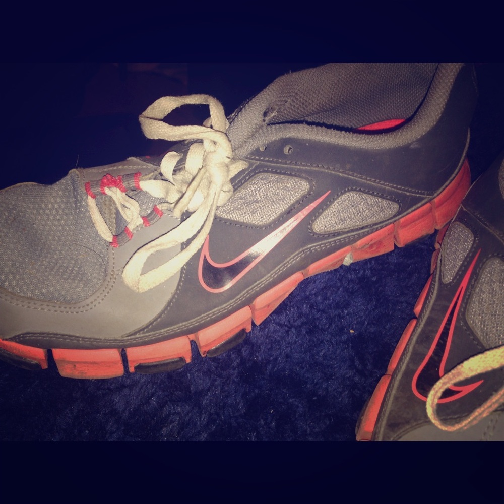 Women's Nikes size 8.5